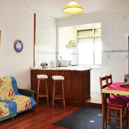 Apartment Blue Door 105 Belmonte St. Central *