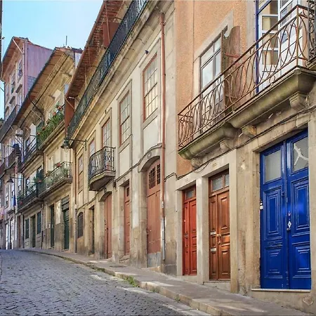 Blue Door 105 Belmonte St. Central Apartment *